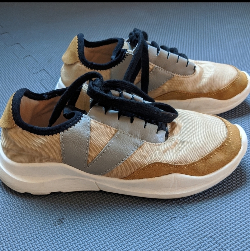 Yellow/Mustard sneakers from Violeta by Mango